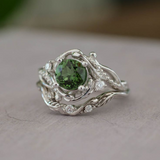 Bague vintage avec branche en pierre verte