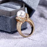 Bague vintage en or et perles brillantes