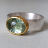 Bague vintage avec pierre verte ronde