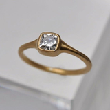 Bague vintage carrée en verre
