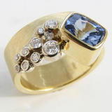 Bague vintage en zircone dorée et verre bleu