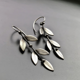 Boucles d'oreilles pendantes vintage en argent en forme de feuilles