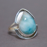Bague vintage avec opale bleue en pendentif