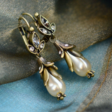 Boucles d'oreilles vintage pendantes en forme de fleurs avec perles