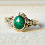 Bague vintage en or avec pierre verte ronde