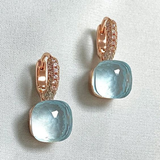 Boucles d'oreilles vintage en verre bleu ciel cubique