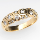 Bague vintage en or incrustée de cristaux ronds