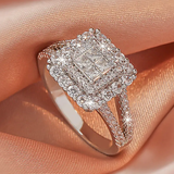 Bague argentée brillante avec cubes