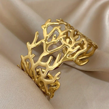 Bracelet creux vintage doré à motif floral