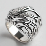 Bague creuse vintage en argent ondulé avec zircone