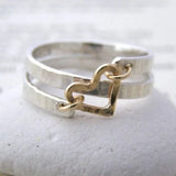 Bague en argent avec nœud de cœur en or