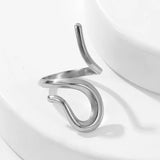 Bague ouverte argentée torsadée et incurvée