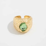 Bague ajustable texturée avec pierre précieuse verte dorée