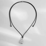 Collier ajustable avec pendentif artistique en argent et cordon noir
