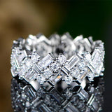Bague éternité étincelante avec diamants baguette
