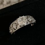 Bague vintage ajustable en or blanc et diamant carré en filigrane