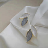 Boucles d'oreilles vintage à clous en forme de feuilles grises