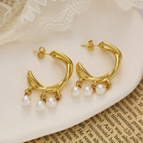 Boucles d'oreilles créoles avec pendentif en perle blanche et or