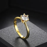 Bague solitaire intemporelle en or avec pierre ronde au centre