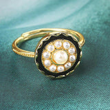 Bague vintage en or noir émaillé et perle rayonnante, ajustable