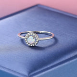 Bague vintage en argent avec opale et halo