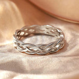 Bague à bande torsadée en argent tissé