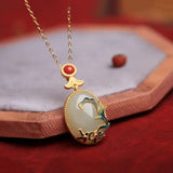 Collier classique avec pendentif en or et chaîne clavicule incrustée de fleurs