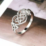 Bague classique en argent en forme de cœur avec nœud celtique