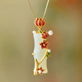 Collier classique avec pendentif floral en or rouge et perles