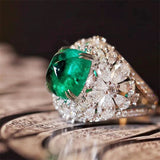 Bague vintage florale en pierre verte et diamant