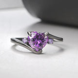 Bague en argent en forme de cœur avec pierre précieuse violette