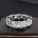Bague éternité vintage en argent avec pierre triangulaire