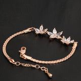 Bracelet vintage en or rose avec motif floral en cristaux
