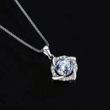 Collier en cristal argenté en forme de fleur