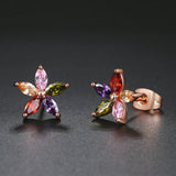 Boucles d'oreilles intemporelles en forme de fleur en or rose avec pierres précieuses éclatantes