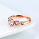 Bague en or rose avec cristal rond et pavé de cristaux carrés