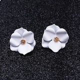 Boucles d'oreilles vintage en forme de fleur blanche