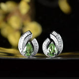 Boucles d'oreilles clous en zircone verte poire