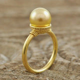 Bague vintage en or avec perle en forme de dôme