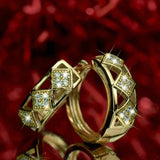 Boucles d'oreilles vintage en or pavées de diamants