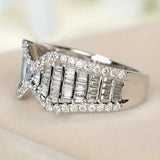 Bague en cristal en forme d'arc en or blanc