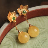 Boucles d'oreilles vintage en or jaune avec pierres précieuses et fleurs vertes