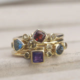 Bague vintage en or avec plusieurs pierres précieuses