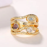 Bague torsadée en or avec plusieurs pierres