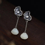 Boucles d'oreilles classiques en argent et jade blanc avec feuilles de lotus et perles