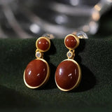 Boucles d'oreilles pendantes classiques en or et pierres précieuses rouges