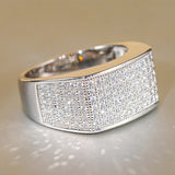 Bague étincelante en argent et diamant transparent