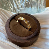 Bague ajustable vintage en or et diamants avec motif vague et vigne
