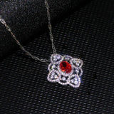 Collier rétro carré en cristal rouge et argent finement ouvragé