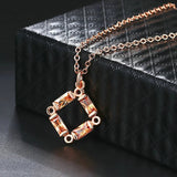 Collier classique avec pendentif carré en cristal rose doré